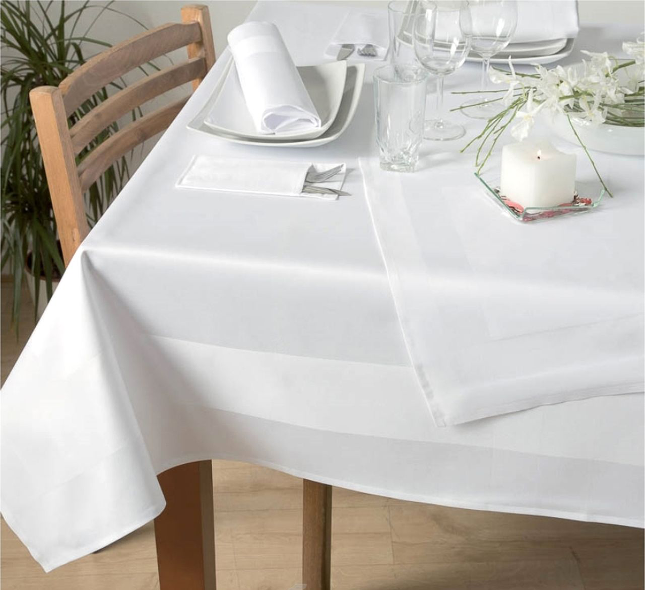 Tablecloths with satin band